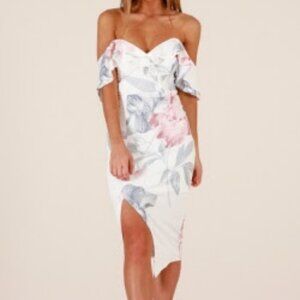 Keep Chasing Me dress in white floral